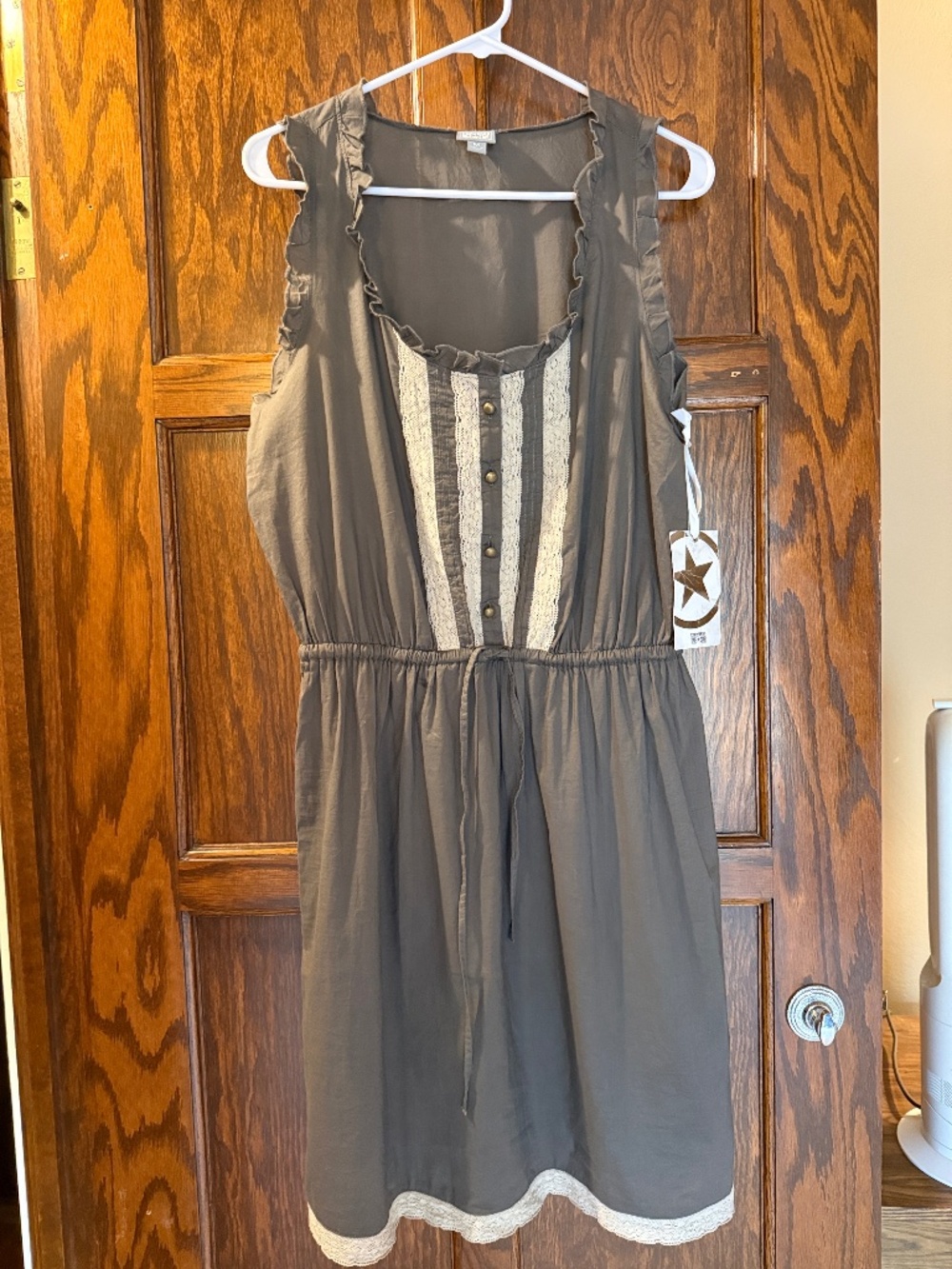 NWT Women’s Converse One Star gray with cream ivory lace trim dress size medium